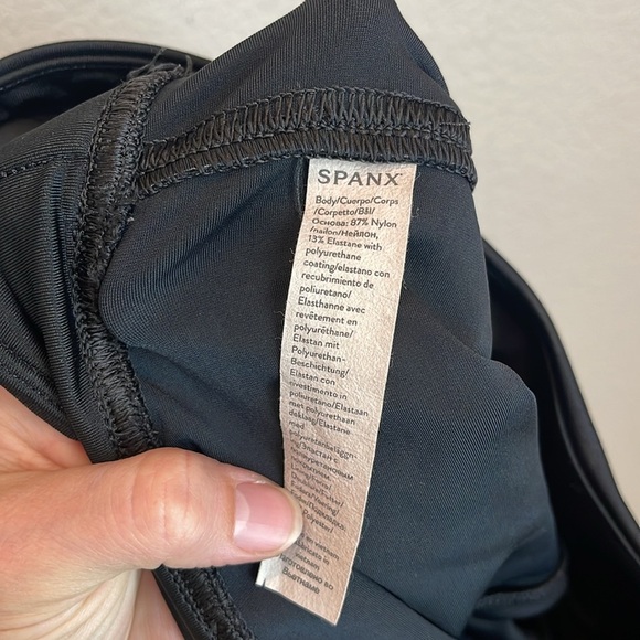 Spanx Faux Leather Camo Leggings Size Small - Picture 9 of 9